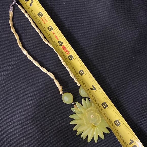 Vintage Acrylic yellow sunflower necklace with dangling matching earrings - Picture 6 of 7